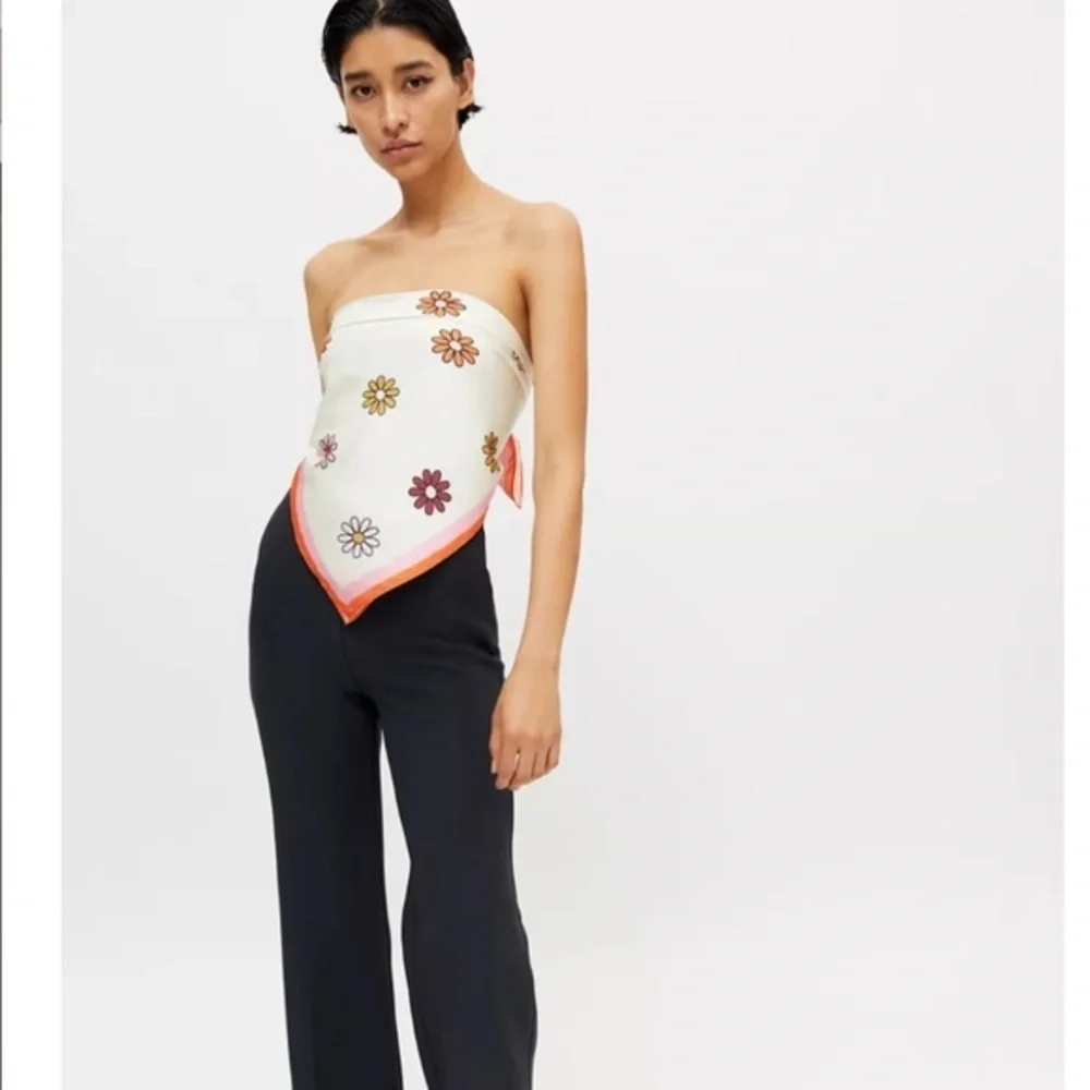 Urban Outfitters-Daisy Extra-Large Silky Bandana